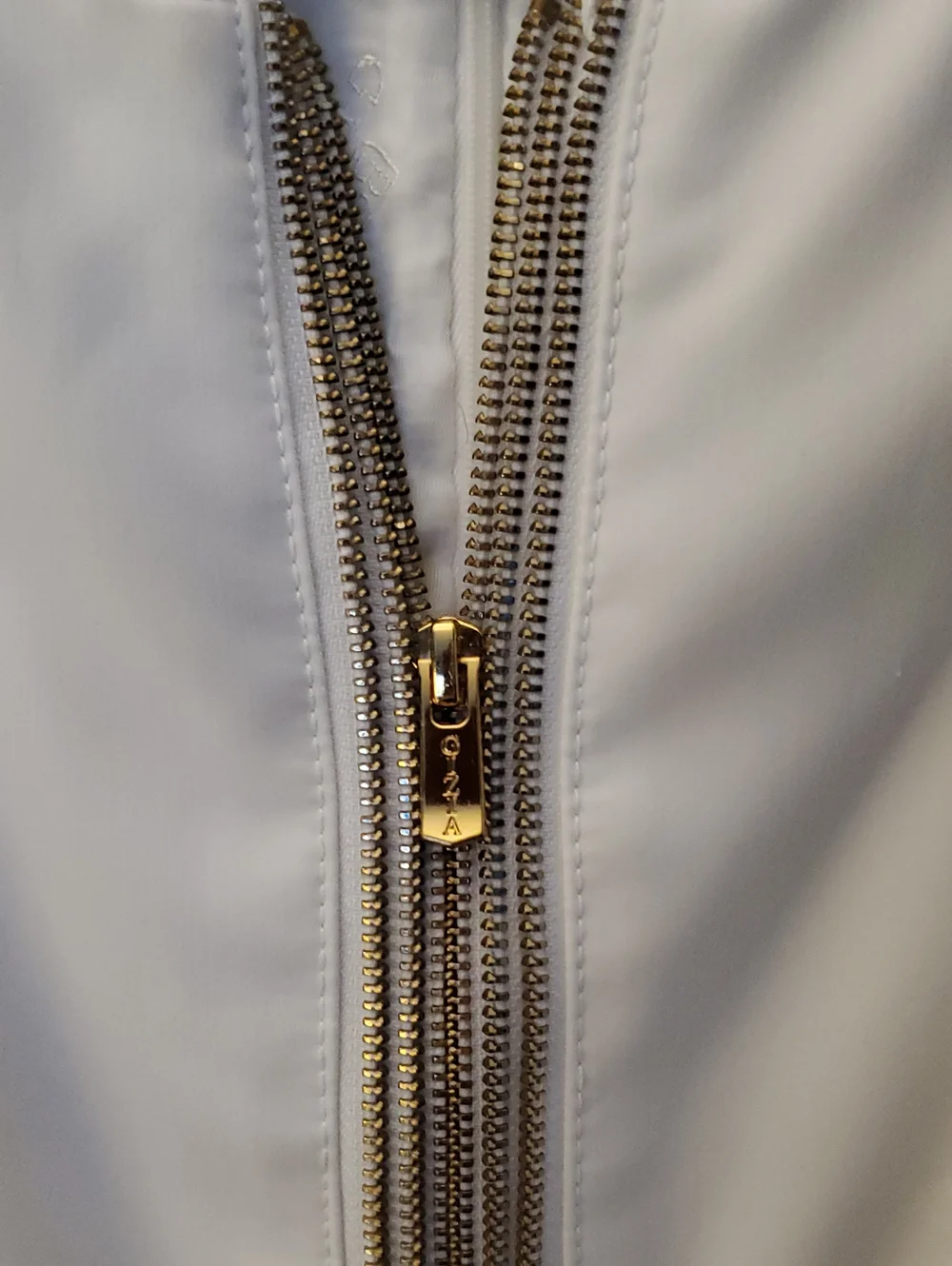 Gizia Sleeveless White Sheath Dress with Gold Zip-size 38 (US 2-4) - Picture 4 of 6